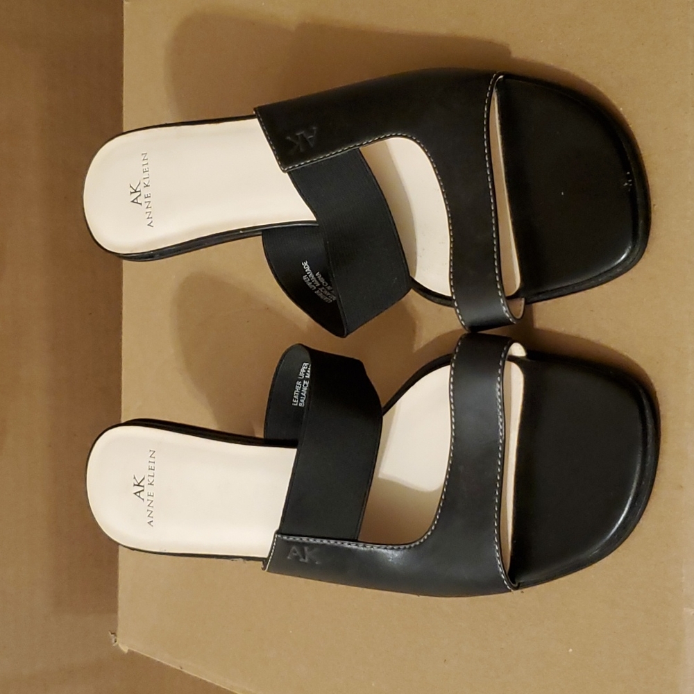 Anne Klein heels Size 9M